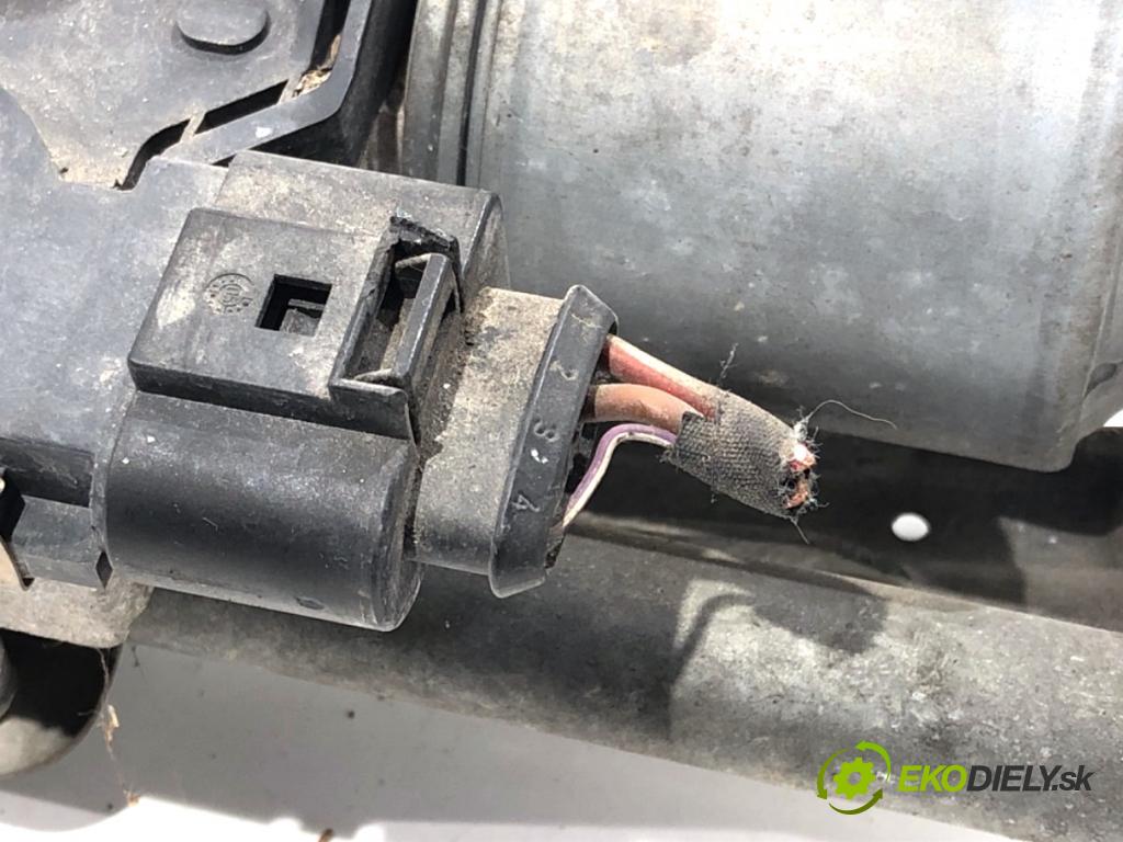 VW GOLF V liftback 2005 77 kW 1.9 TDI 1896 Mechanizmus stieračov predný 1K1955023F (Motorček stieračov predný)