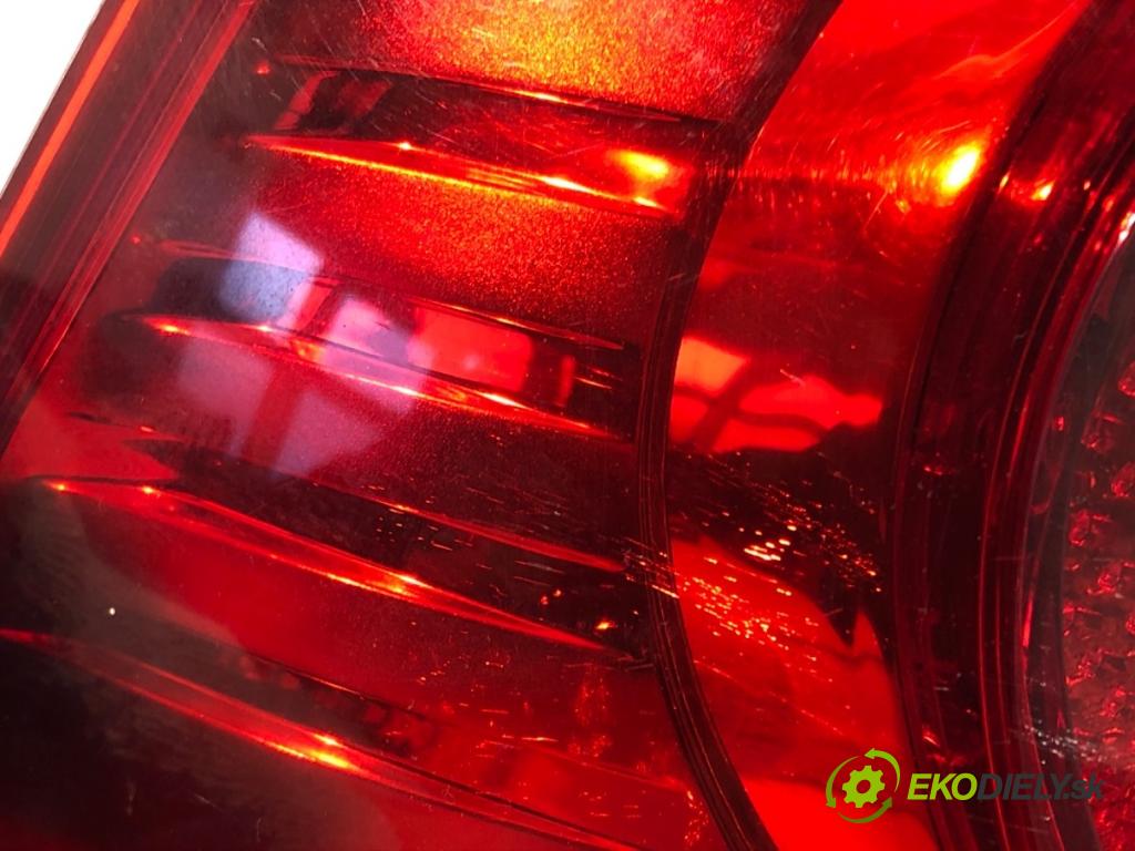 VW GOLF V liftback 2005 77 kW 1.9 TDI 1896 světlo levý zadní část 1K6945095G