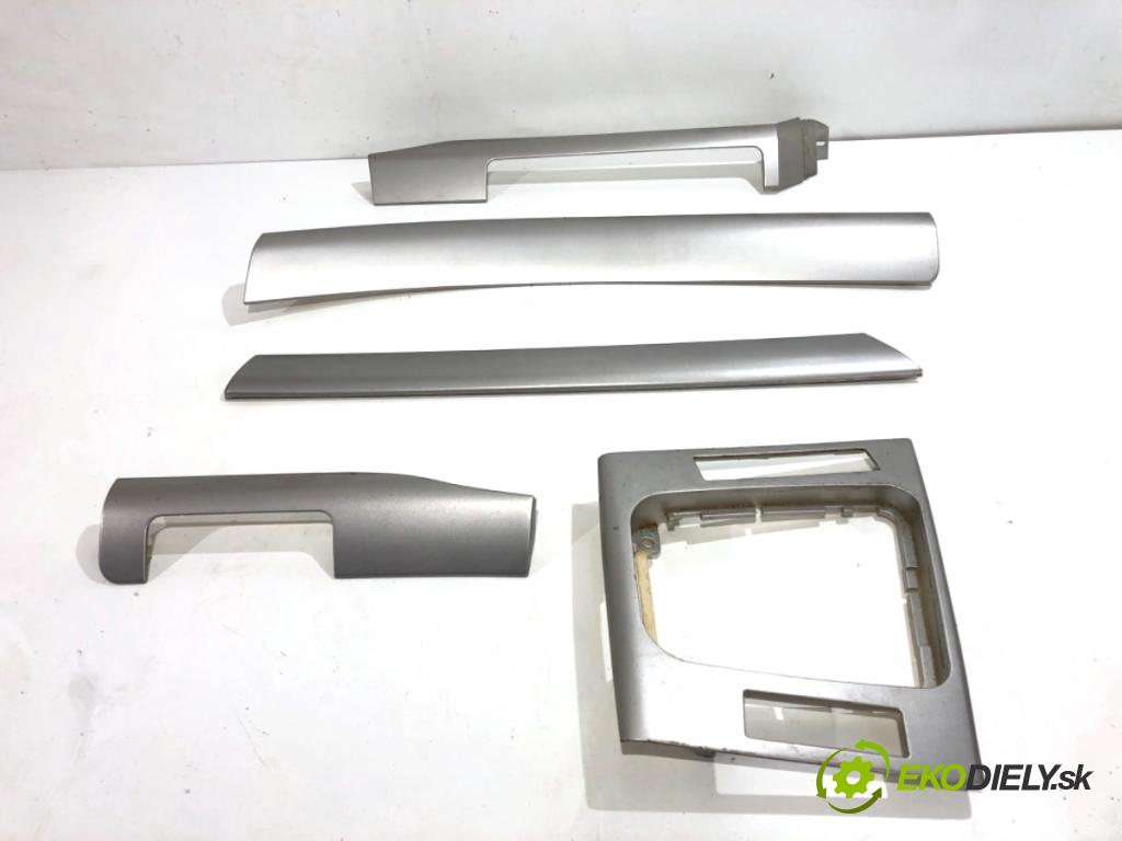 BMW E46 sedan 2002 85 kW 316 i 1596 lišty kryt 8200726 8196103 (Lišta)