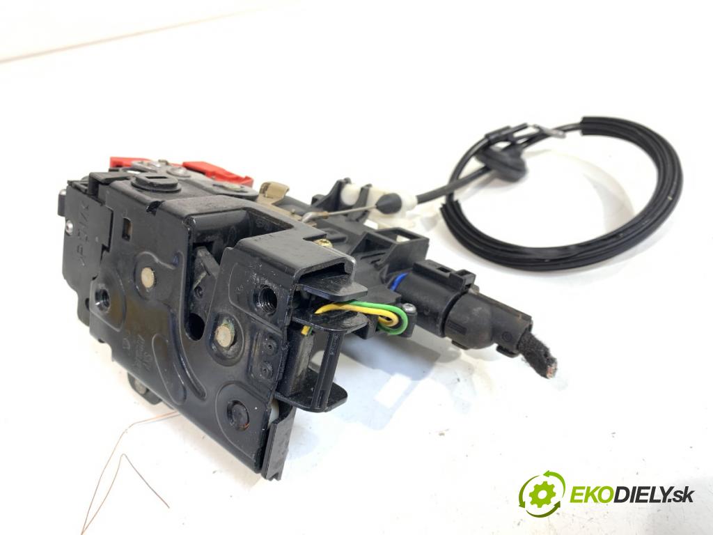 VW GOLF V liftback 2004 77 kW 1.9 TDI 1896 zámok dveře levý zadní část