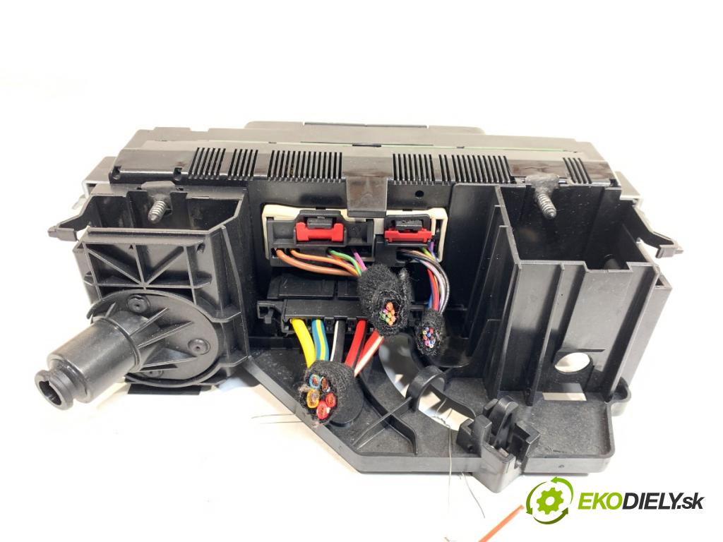 VW GOLF V liftback 2004 77 kW 1.9 TDI 1896 Panel ovládania kúrenia  (Prepínacie páčky pod volantom)