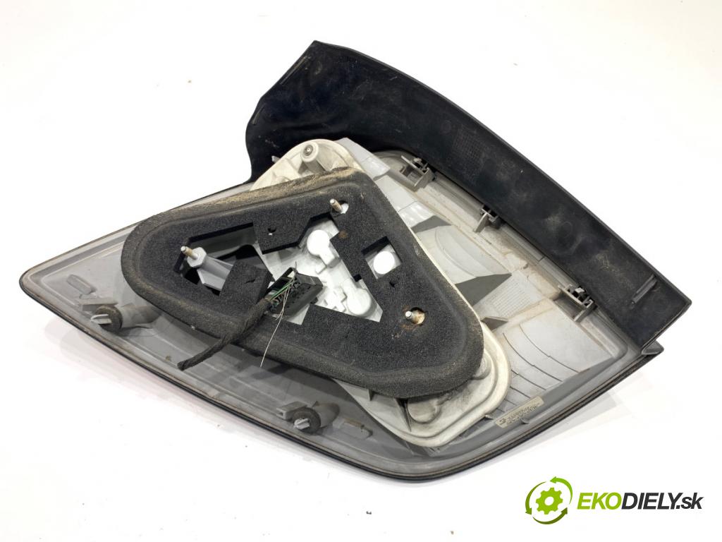 OPEL ASTRA H Kombi 2005 88 kW 1.9 CDTI (L35) 1910 světlo pravý zadní část 24451840