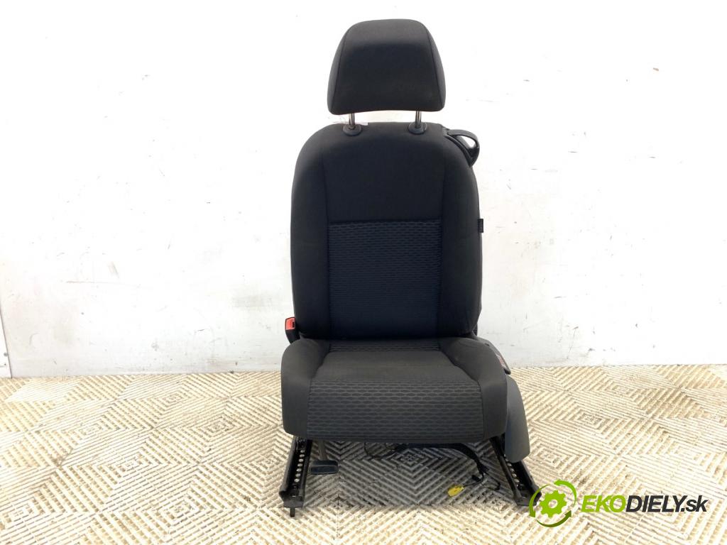 VW GOLF VI liftback 2011 59 kW 1.4 1390 sedadlo levý přední část 