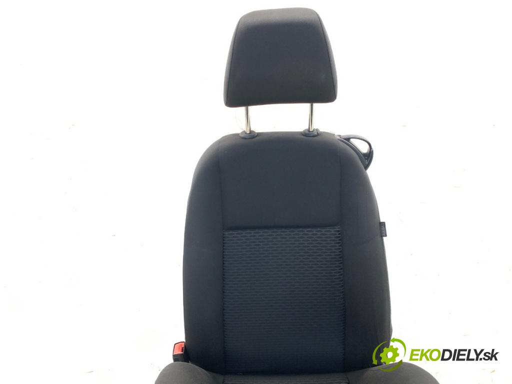 VW GOLF VI liftback 2011 59 kW 1.4 1390 sedadlo levý přední část