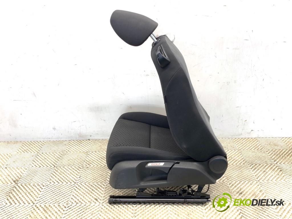 VW GOLF VI liftback 2011 59 kW 1.4 1390 sedadlo levý přední část