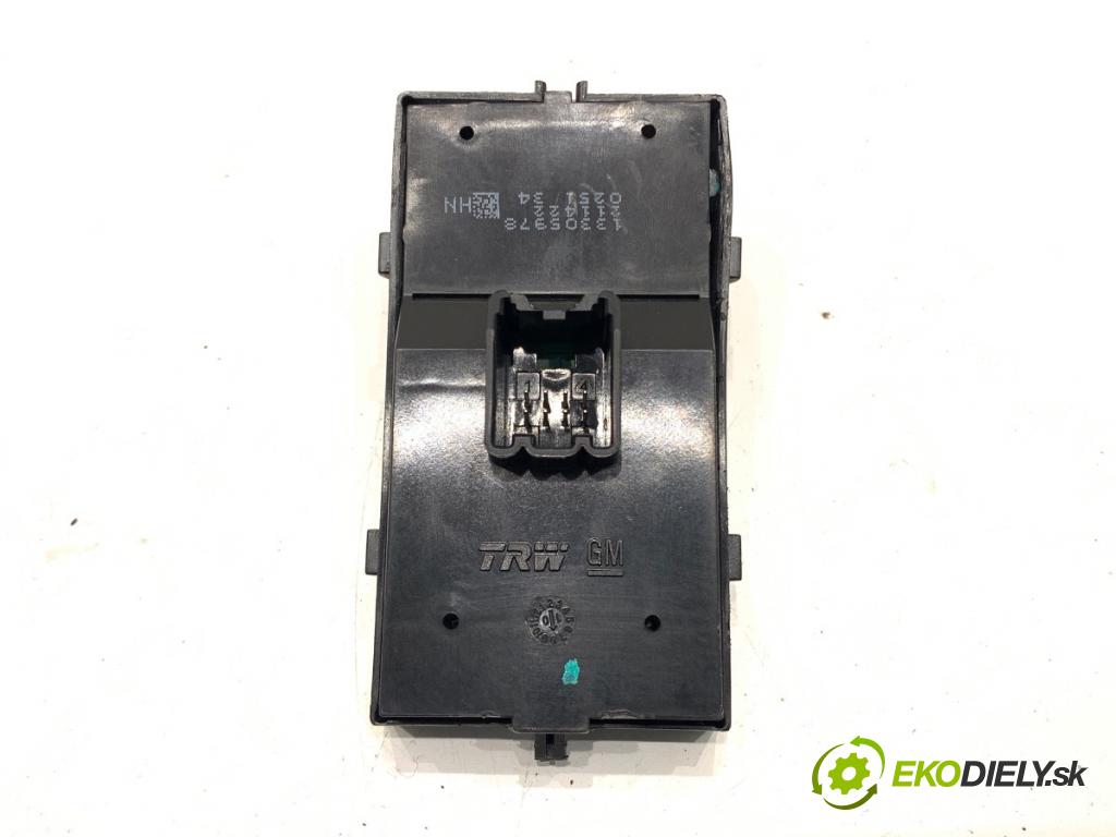 OPEL INSIGNIA A Kombi 2010 81 kW 2.0 CDTI (35) 1956 Prepínač okien 13305978 (Prepínacie páčky pod volantom)