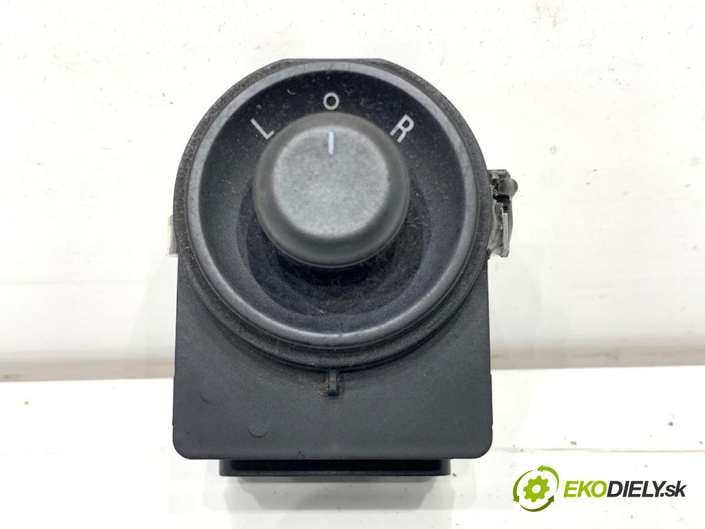 OPEL INSIGNIA A Kombi 2010 81 kW 2.0 CDTI (35) 1956 Prepínač nastavenia spätných zrkadiel 13271827 (Prepínacie páčky pod volantom)