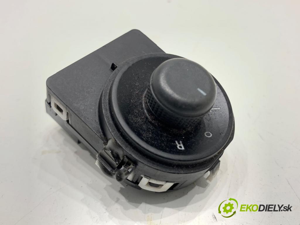 OPEL INSIGNIA A Kombi 2010 81 kW 2.0 CDTI (35) 1956 Prepínač nastavenia spätných zrkadiel 13271827 (Prepínacie páčky pod volantom)