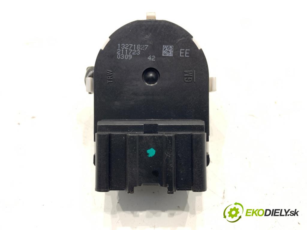 OPEL INSIGNIA A Kombi 2010 81 kW 2.0 CDTI (35) 1956 Prepínač nastavenia spätných zrkadiel 13271827 (Prepínacie páčky pod volantom)