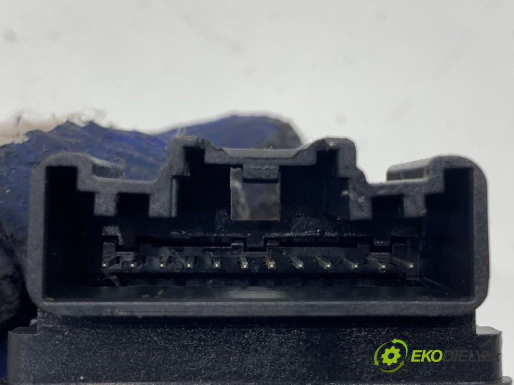 OPEL INSIGNIA A Kombi 2010 81 kW 2.0 CDTI (35) 1956 Prepínač nastavenia spätných zrkadiel 13271827 (Prepínacie páčky pod volantom)