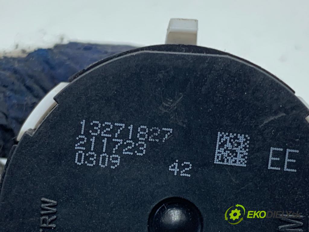 OPEL INSIGNIA A Kombi 2010 81 kW 2.0 CDTI (35) 1956 Prepínač nastavenia spätných zrkadiel 13271827 (Prepínacie páčky pod volantom)