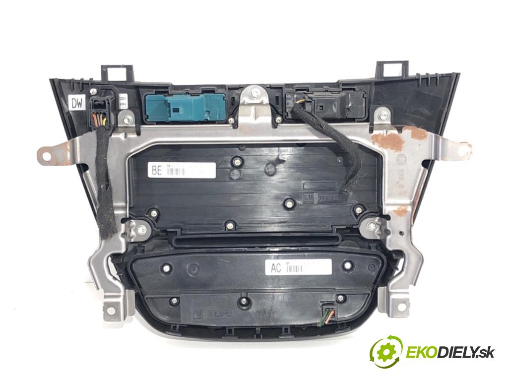 OPEL INSIGNIA A Kombi 2010 81 kW 2.0 CDTI (35) 1956 Panel ovládania radia 13273255 (Prepínacie páčky pod volantom)