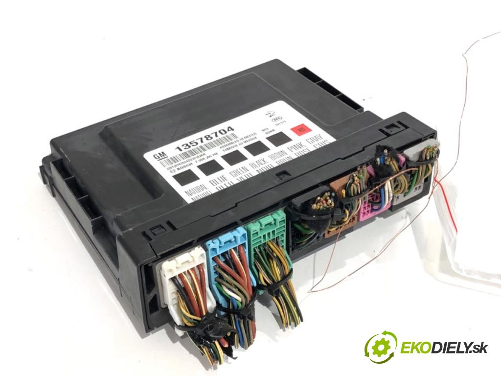 OPEL INSIGNIA A Kombi 2010 81 kW 2.0 CDTI (35) 1956 Modul komfortu 13578704 (Modul komfortu)