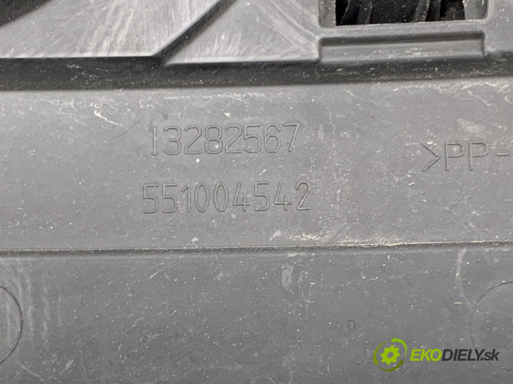 OPEL INSIGNIA A Kombi 2010 81 kW 2.0 CDTI (35) 1956 mřížka maska 13282567 (Přední mřížka (maska chladiče))