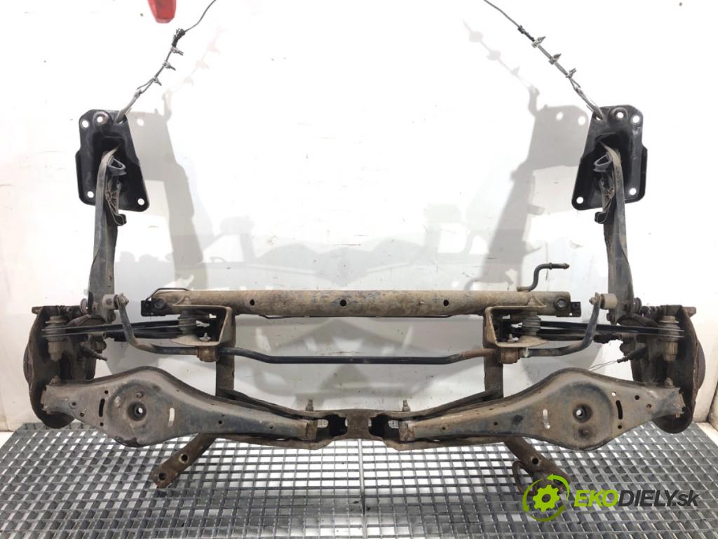 VW GOLF VI liftback 2011 59 kW 1.4 1390 výztuha zadní část
