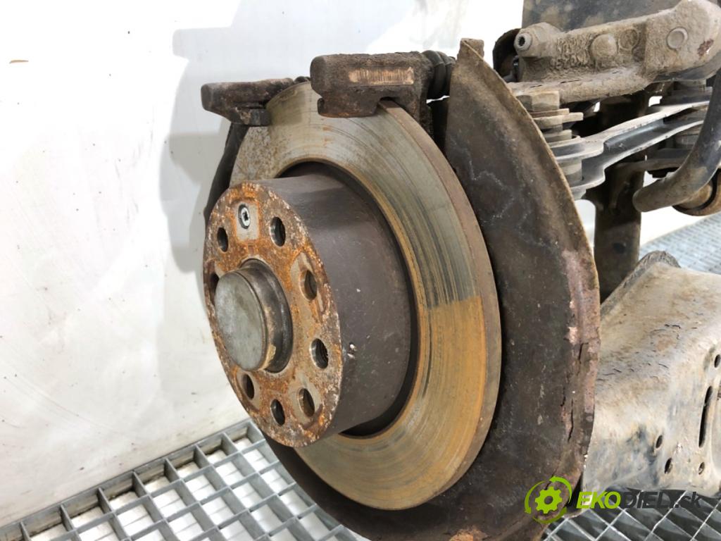 VW GOLF VI liftback 2011 59 kW 1.4 1390 výztuha zadní část
