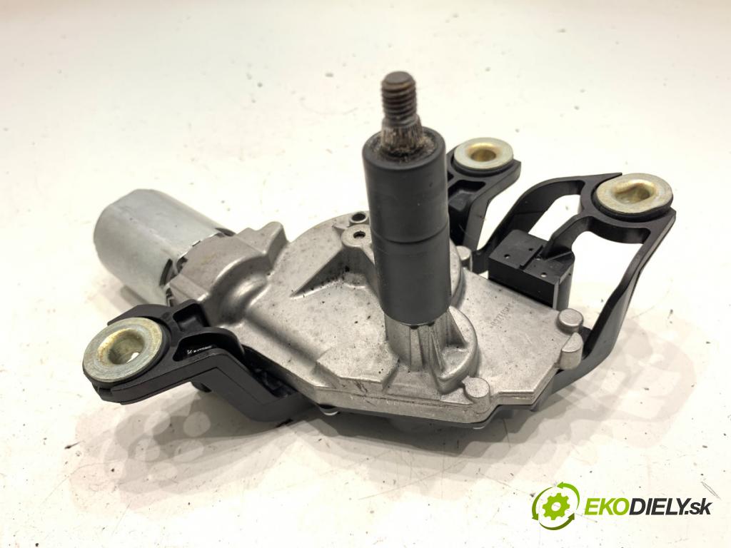 VW GOLF VI liftback 2011 59 kW 1.4 1390 motor stěračů zadní část 5K6955711B