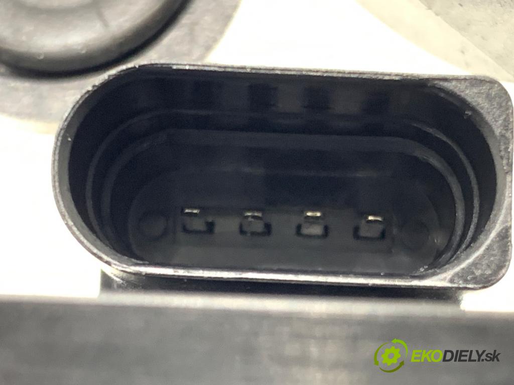 VW GOLF VI liftback 2011 59 kW 1.4 1390 motor stěračů zadní část 5K6955711B