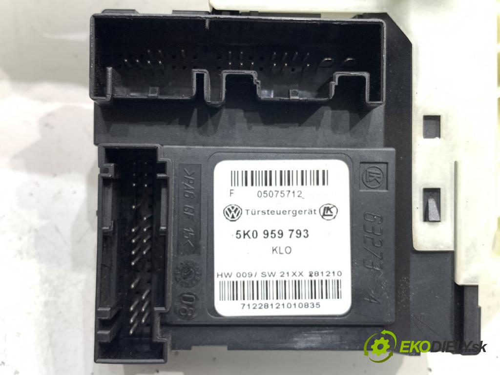 VW GOLF VI liftback 2011 59 kW 1.4 1390 motor sťahovaní okna levý přední část 5K0959793