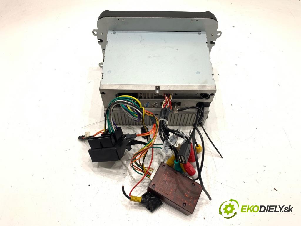 VW GOLF VI liftback 2011 59 kW 1.4 1390 RADIO Navigácia  (Audio zariadenie)