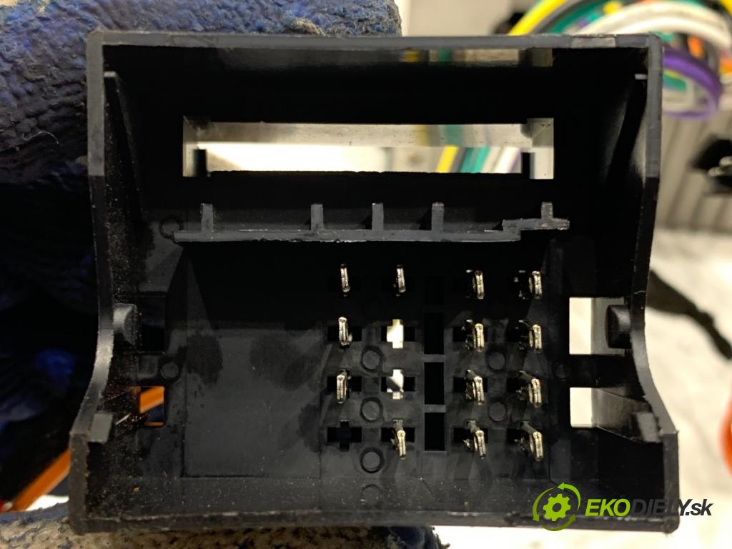 VW GOLF VI liftback 2011 59 kW 1.4 1390 RADIO Navigácia  (Audio zariadenie)