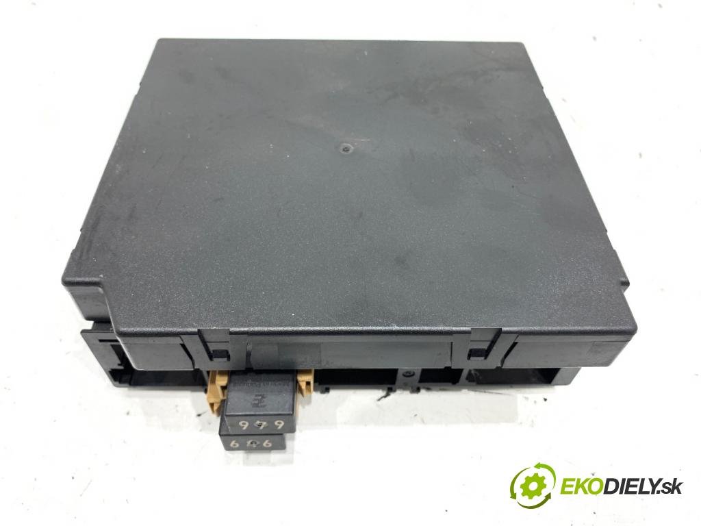 VW GOLF VI liftback 2011 59 kW 1.4 1390 modul komfortu 1K0937084D (Komfortní modul)