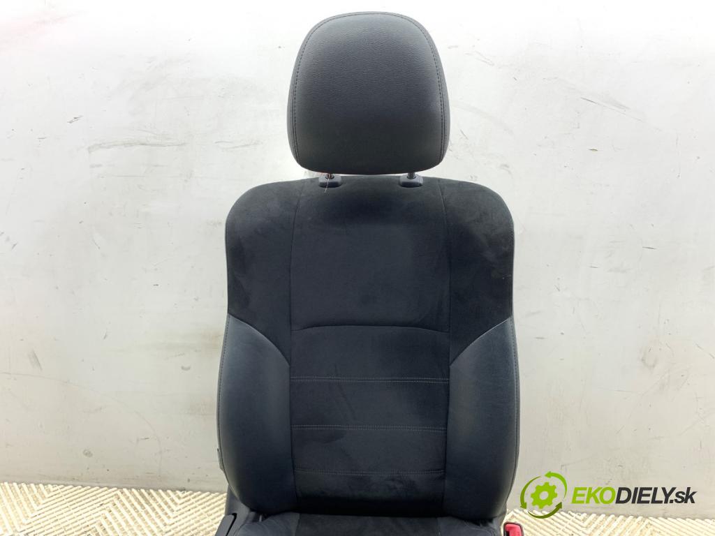 TOYOTA AVENSIS T27 Kombi 2014 91 kW 2.0 D-4D (ADT270_) 1998 sedadlo pravý přední část