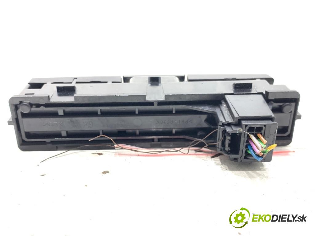 OPEL ZAFIRA C nadwozie wielkoprzestrzenne (MPV) 2013 96 kW 2.0 CDTi (75) 1956 Spínač svetiel výstražných (núdzových) 20934759 (Prepínacie páčky pod volantom)