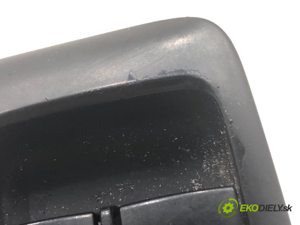 OPEL ZAFIRA C nadwozie wielkoprzestrzenne (MPV) 2013 96 kW 2.0 CDTi (75) 1956 Prepínač okien 13305011 (Prepínacie páčky pod volantom)