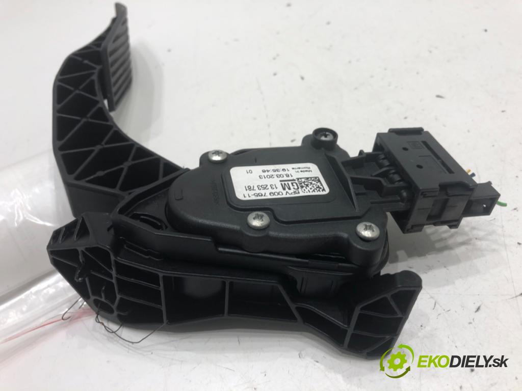 OPEL ZAFIRA C nadwozie wielkoprzestrzenne (MPV) 2013 96 kW 2.0 CDTi (75) 1956 Potenciometer plynu 13253781 (Potenciometer plynového pedálu)