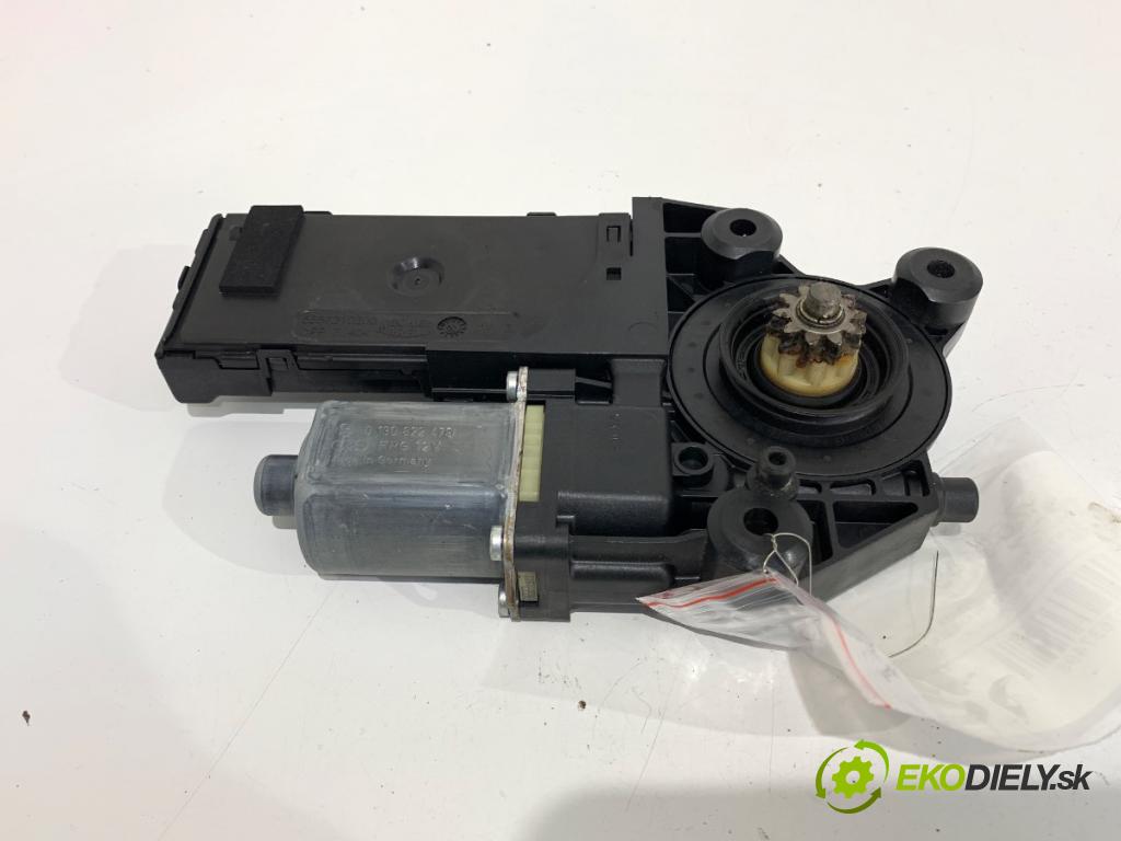RENAULT MEGANE III liftback 2013 66 kW 1.5 dCi (BZ0C) 1461 motor sťahovaní okna levý přední část
