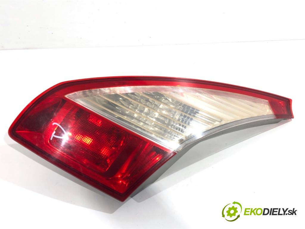 RENAULT MEGANE III liftback 2013 66 kW 1.5 dCi (BZ0C) 1461 světlo zadní část pravá vnitřní  (Klika dveří ostatní)