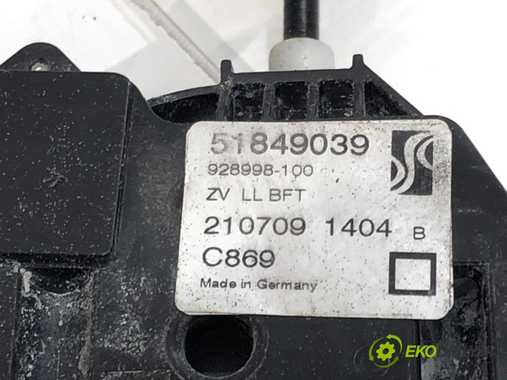 FIAT GRANDE PUNTO liftback 2009 57 kW 1.4 (199AXB11, 199AXB1A, 199BXB1A, 199AXL1A) 1368 zámok dveře pravý přední část 51849039