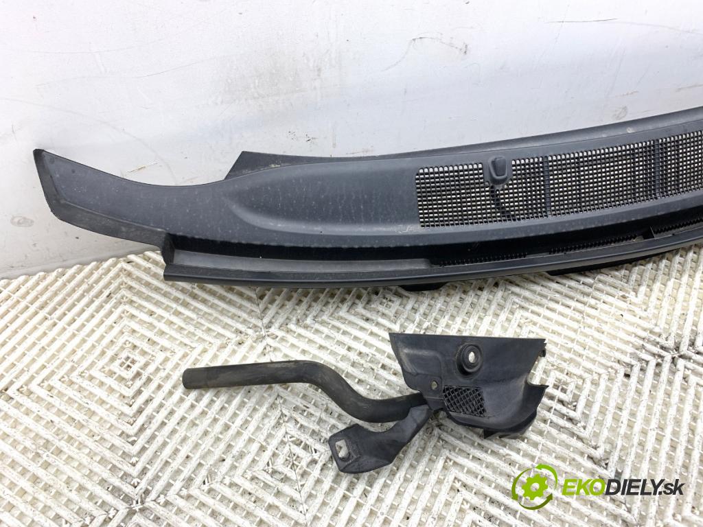 OPEL ZAFIRA C nadwozie wielkoprzestrzenne (MPV) 2013 96 kW 2.0 CDTi (75) 1956 Torpédo, plast pod čelné okno 13422832 (Torpédo (plast pod čelným sklom))