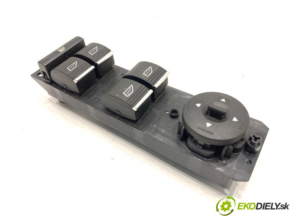 FORD FOCUS III liftback 2017 77 kW 1.6 Ti 1596 Prepínač okien F1ET-14A132-AC (Prepínacie páčky pod volantom)