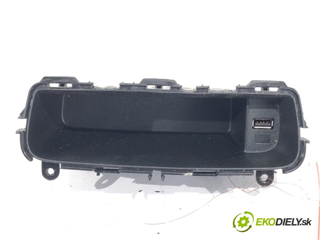 FORD FOCUS III liftback 2017 77 kW 1.6 Ti 1596 HNÍZDO: USB F1EB-A044C82-AGW