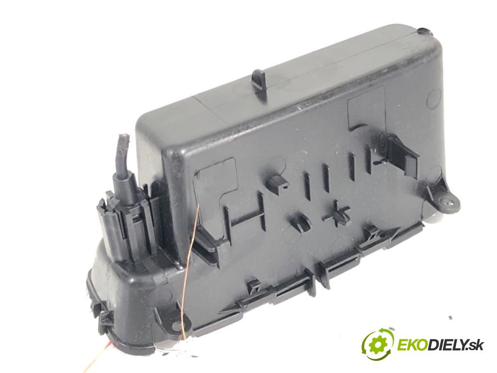 FORD FOCUS III liftback 2017 77 kW 1.6 Ti 1596 HNÍZDO: USB F1EB-A044C82-AGW