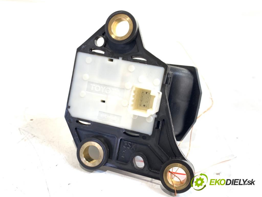 TOYOTA AVENSIS T27 Kombi 2014 91 kW 2.0 D-4D (ADT270_) 1998 Spínač brzdy ručnej brzdy 84390-05010 (Prepínacie páčky pod volantom)