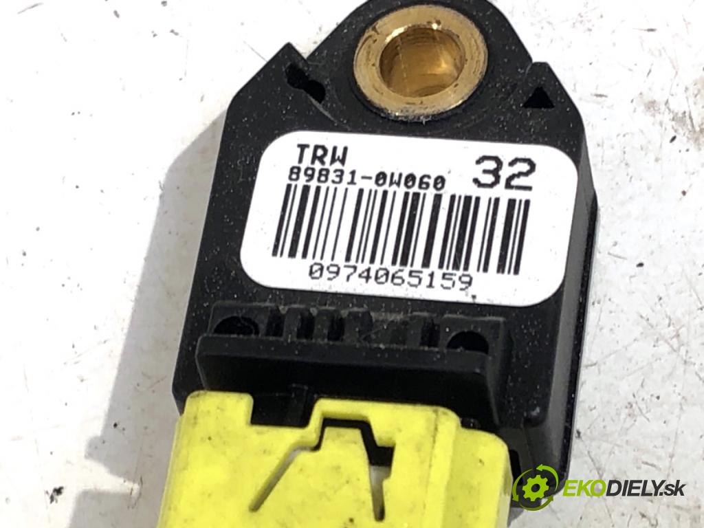 TOYOTA AVENSIS T27 Kombi 2014 91 kW 2.0 D-4D (ADT270_) 1998 Snímač nárazu 89831-04069 (Snímač nárazu)