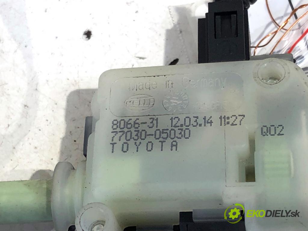 TOYOTA AVENSIS T27 Kombi 2014 91 kW 2.0 D-4D (ADT270_) 1998 teleskop dvířek nádrže paliva 77030-05030