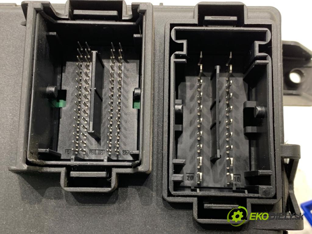 OPEL CORSA D liftback 2009 59 kW 1.2 (L08, L68) 1229 modul BSI 13308948 (Pojistková skříňka)