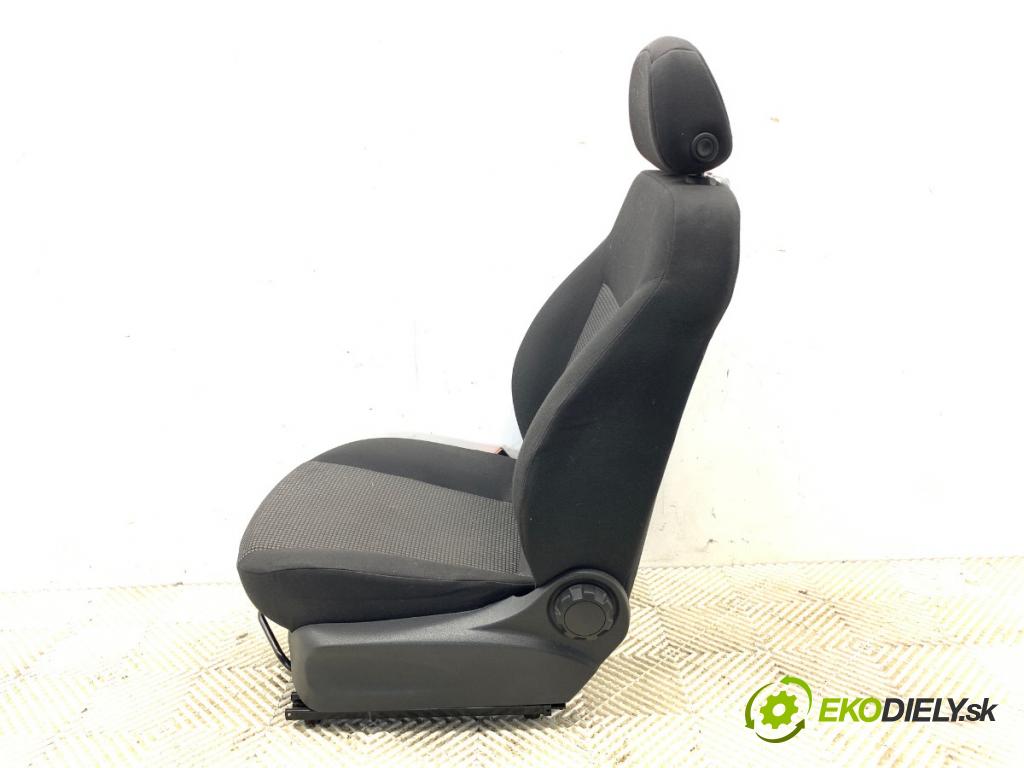 OPEL CORSA D liftback 2009 59 kW 1.2 (L08, L68) 1229 sedadlo levý přední část
