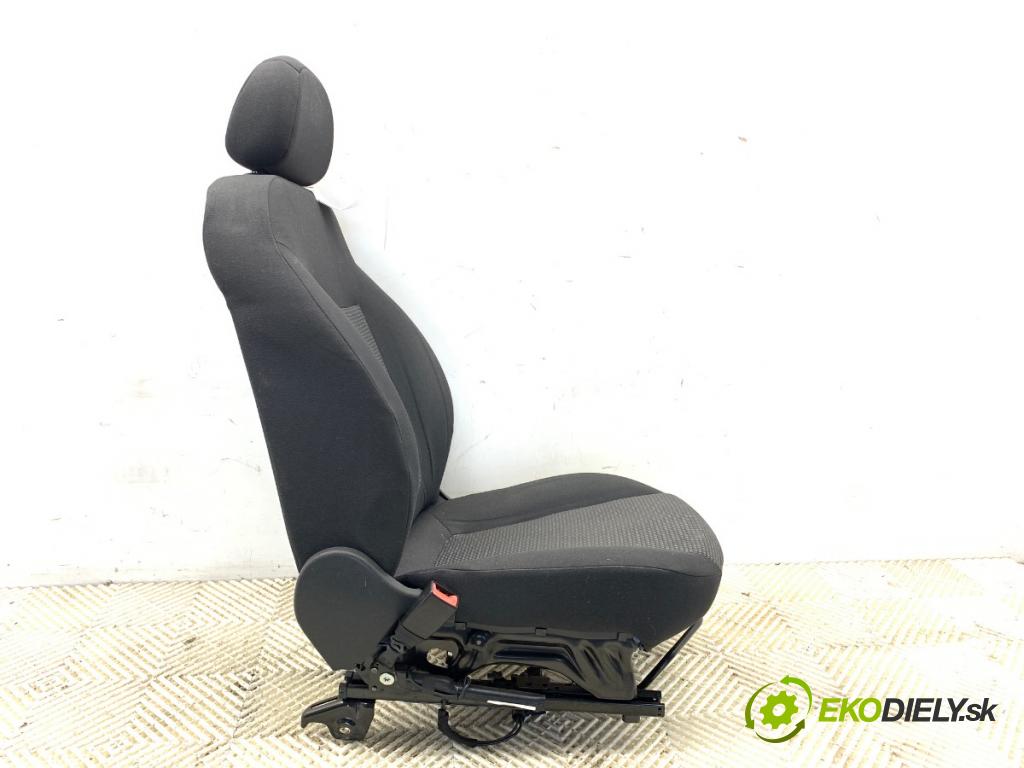 OPEL CORSA D liftback 2009 59 kW 1.2 (L08, L68) 1229 sedadlo levý přední část