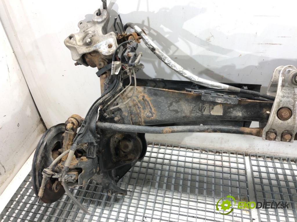RENAULT MEGANE IV liftback 2016 151 kW 1.6 TCe 205 (B9MV) 1618 výztuha zadní část 521535864R