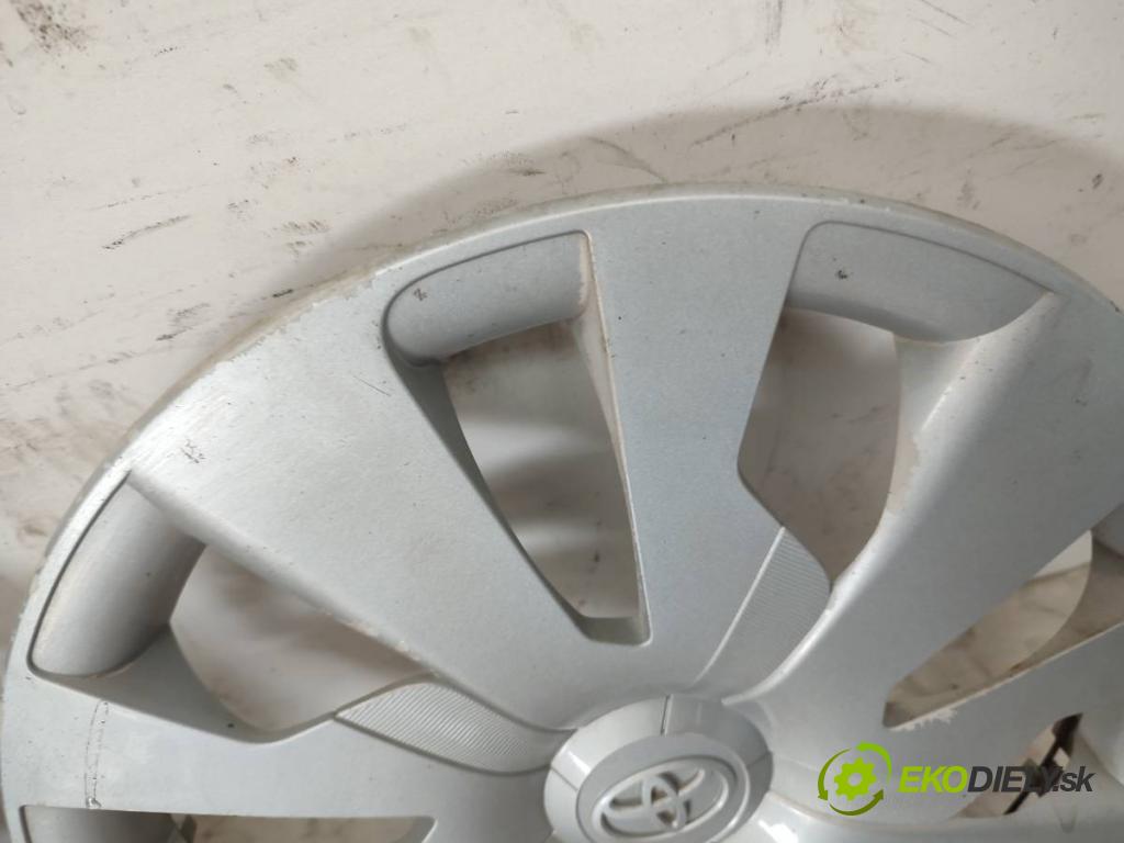 TOYOTA --- --- --- --- --- puklice 15" 2
