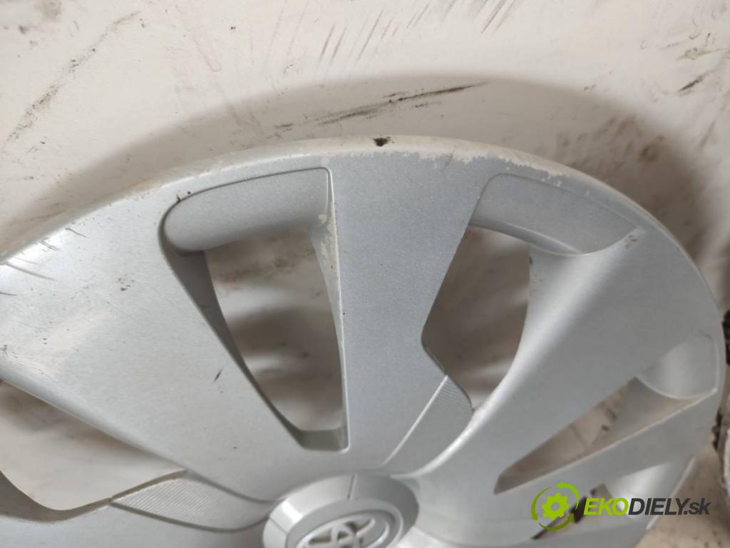 TOYOTA --- --- --- --- --- puklice 15" 2