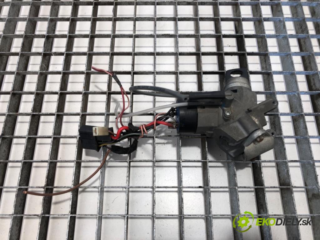 MERCEDES-BENZ W638 Autobus 1997 58 kW 108 D 2.3 (638.164) 2299 spinačka  (Spínacia skrinka)