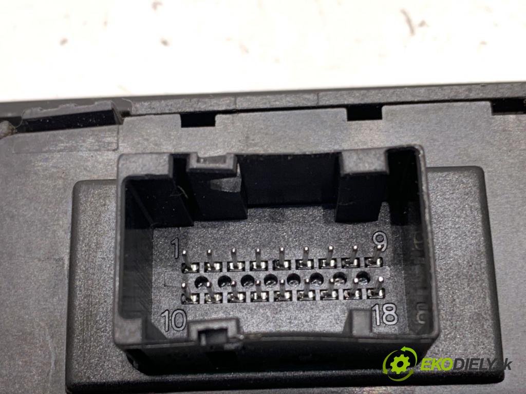 FIAT STILO liftback 2002 125 kW 2.4 20V (192_XD1A, 192AXD12) 2446 přepínač oken  (Páčky pod volantem)