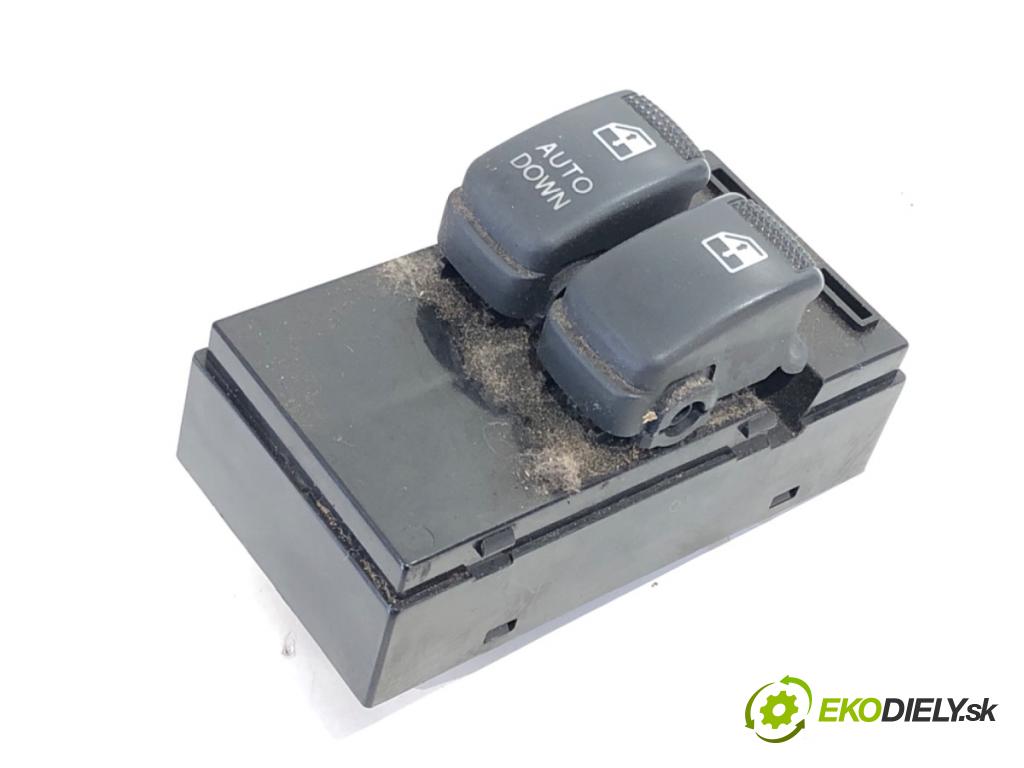 HYUNDAI GETZ liftback 2007 49 kW 1.1 1086 Prepínač okien 93570-1C010 (Prepínacie páčky pod volantom)