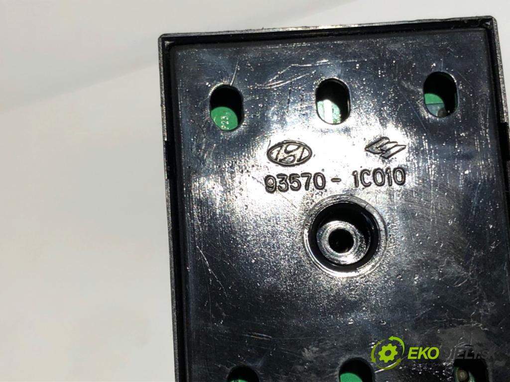 HYUNDAI GETZ liftback 2007 49 kW 1.1 1086 Prepínač okien 93570-1C010 (Prepínacie páčky pod volantom)